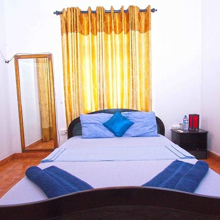 The Blue Beach Guesthouse Negombo Bagian luar foto
