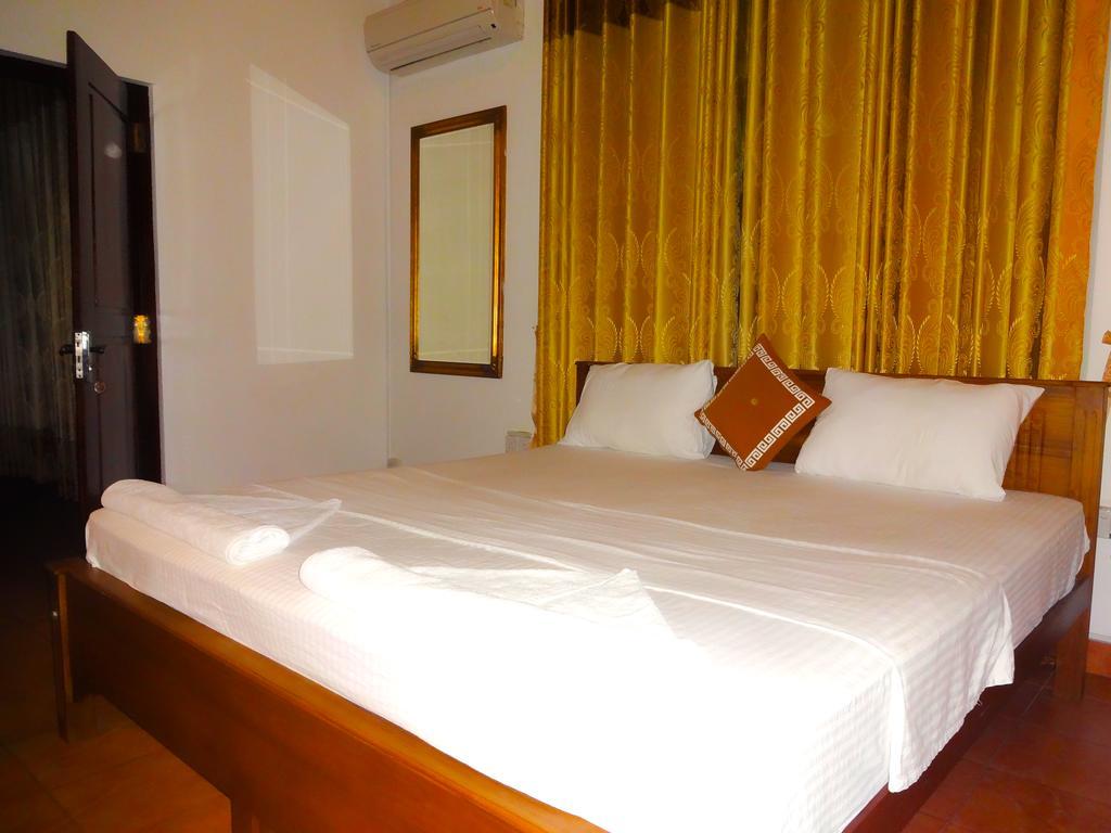 The Blue Beach Guesthouse Negombo Bagian luar foto