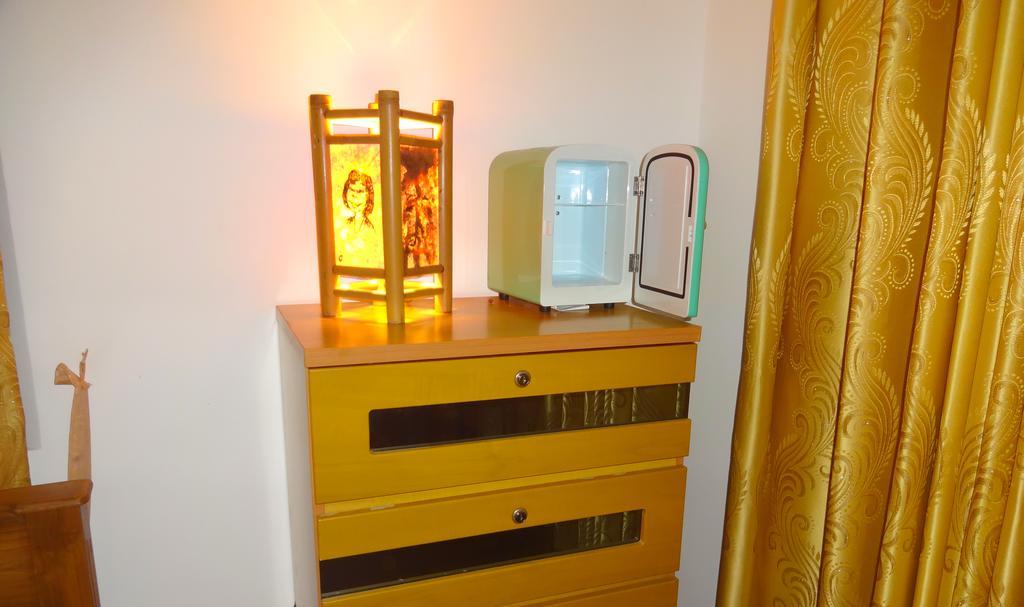 The Blue Beach Guesthouse Negombo Bagian luar foto