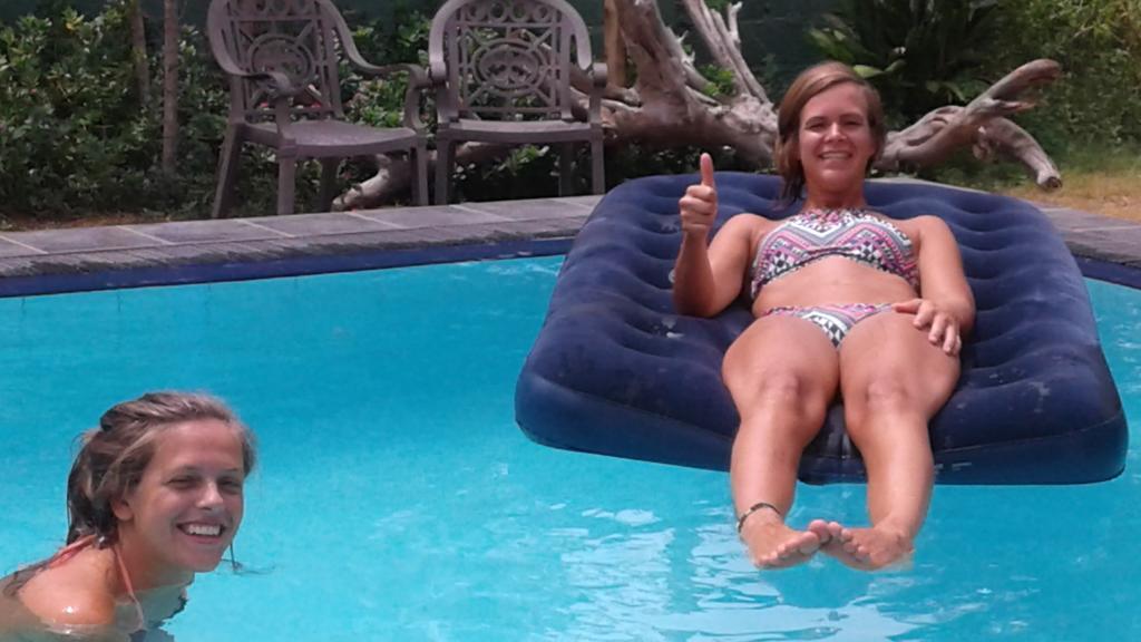 The Blue Beach Guesthouse Negombo Bagian luar foto