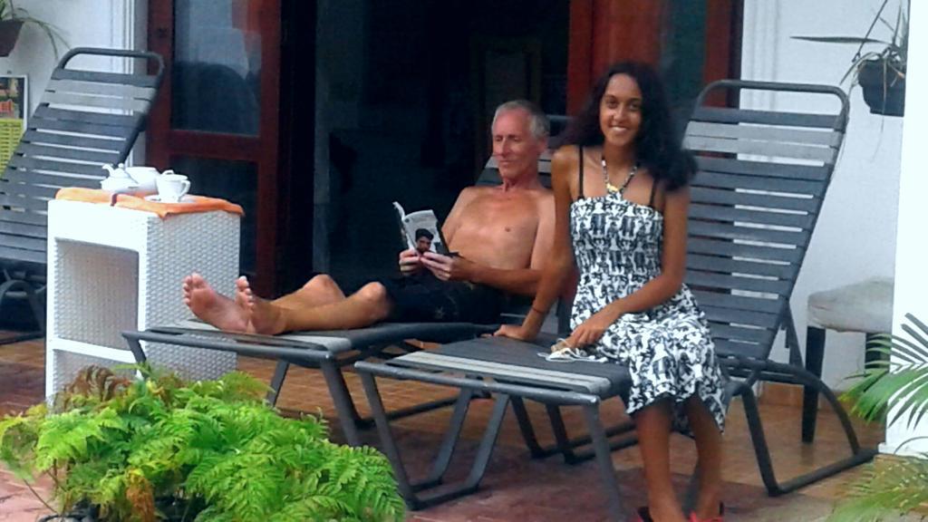The Blue Beach Guesthouse Negombo Bagian luar foto
